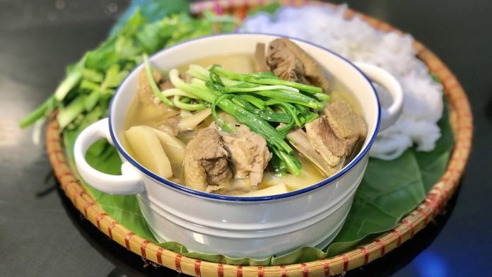 Vịt nấu măng