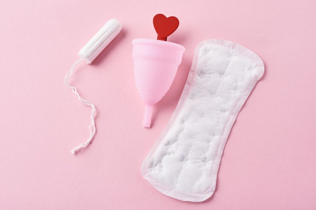 Cốc có nhiều lợi ích hơn so với băng vệ sinh hay tampon