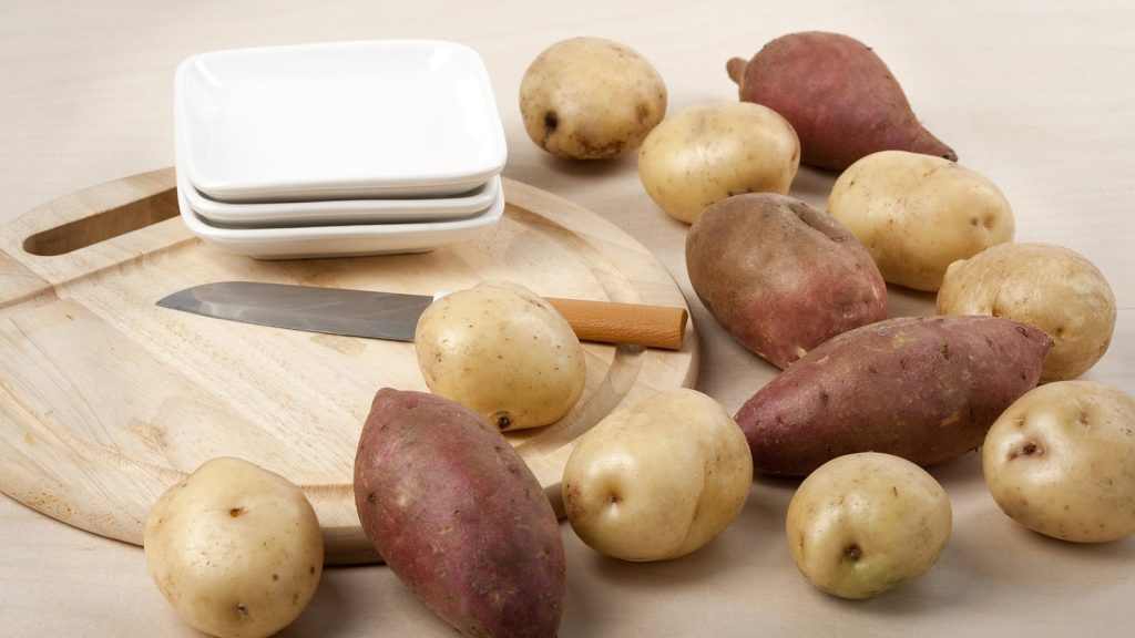 Khoai lang hay khoai tây đều là những loại củ có chứa kẽm 