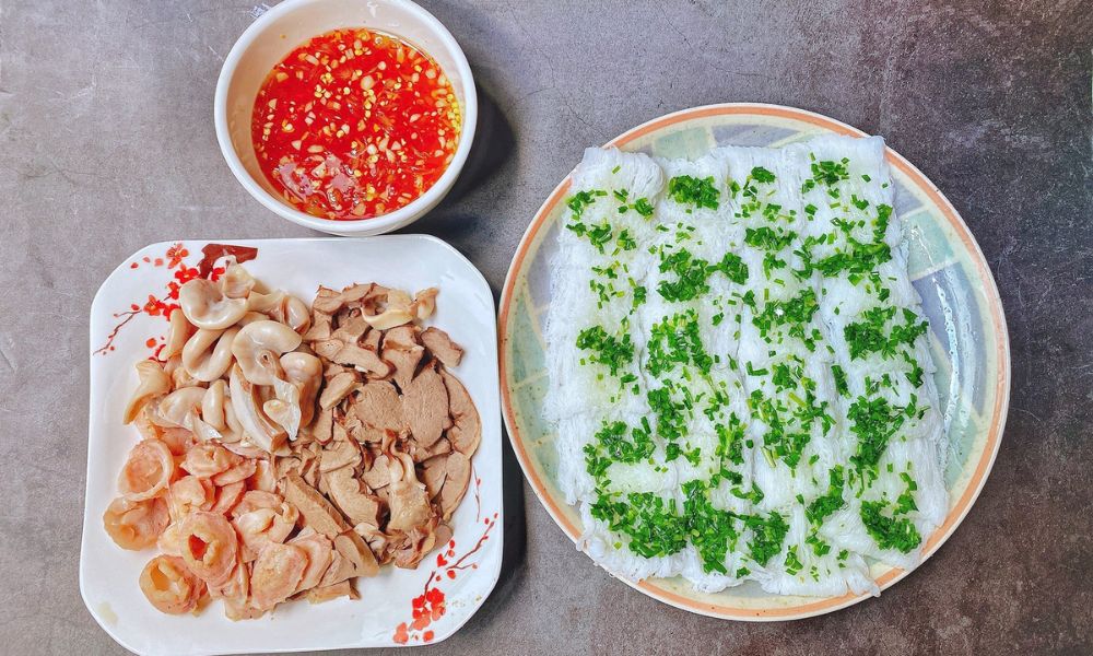 bánh hỏi ăn kèm lòng heo