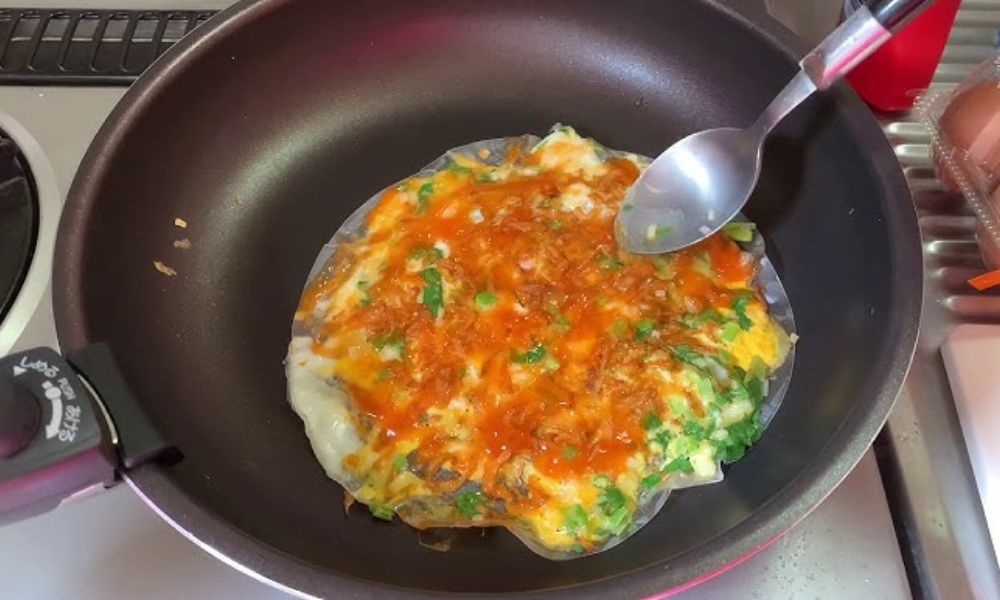 nướng bánh tráng bằng chảo chóng dính