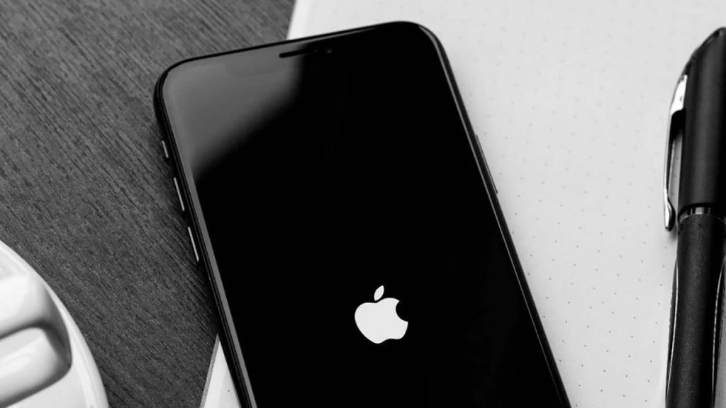 Mở nguồn iPhone khi điện thoại hết pin