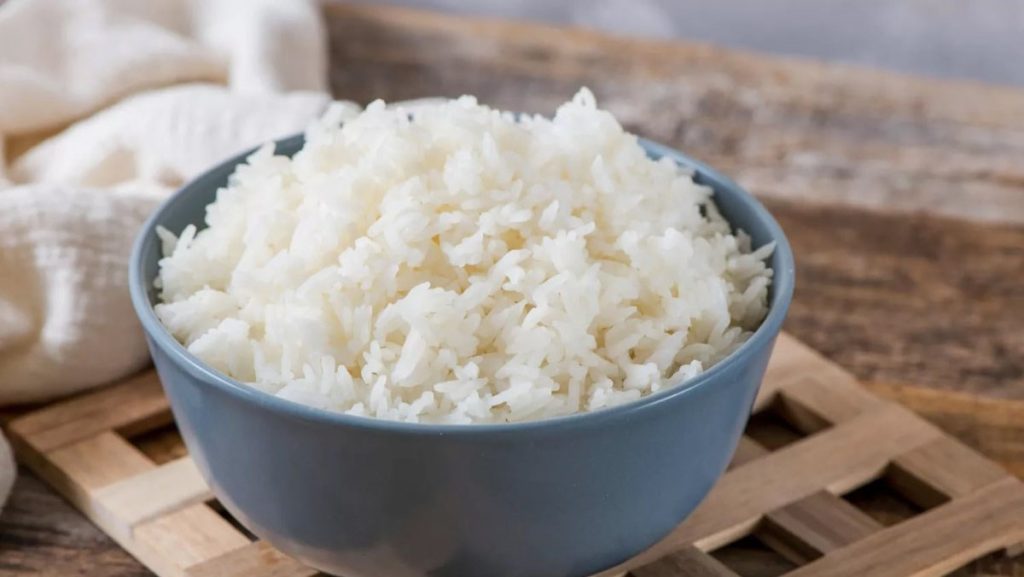 Cơm trắng chứa hàm lượng carbohydrate dồi dào