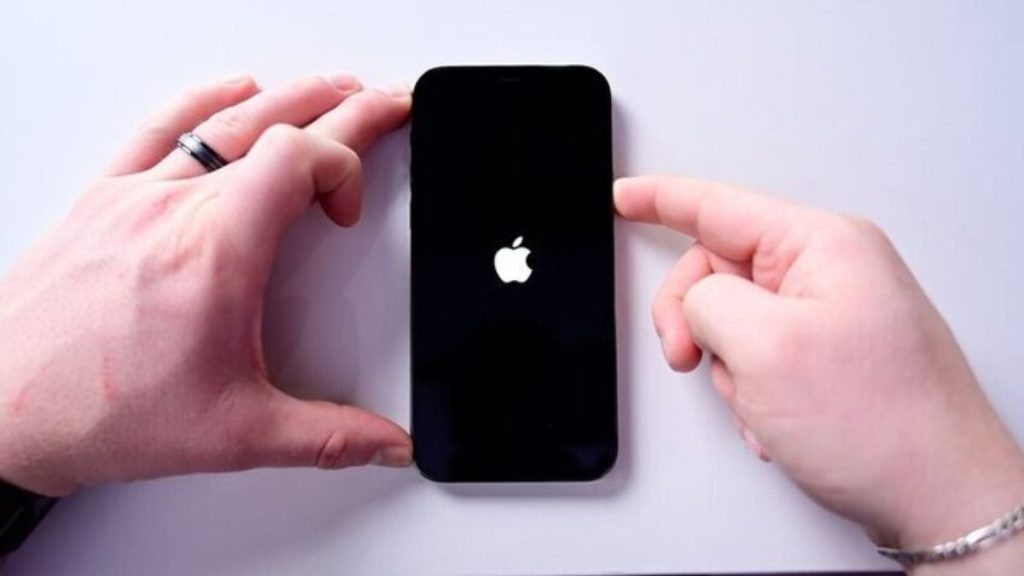 Mở nguồn điện thoại iPhone 8, iPhone 8 Plus