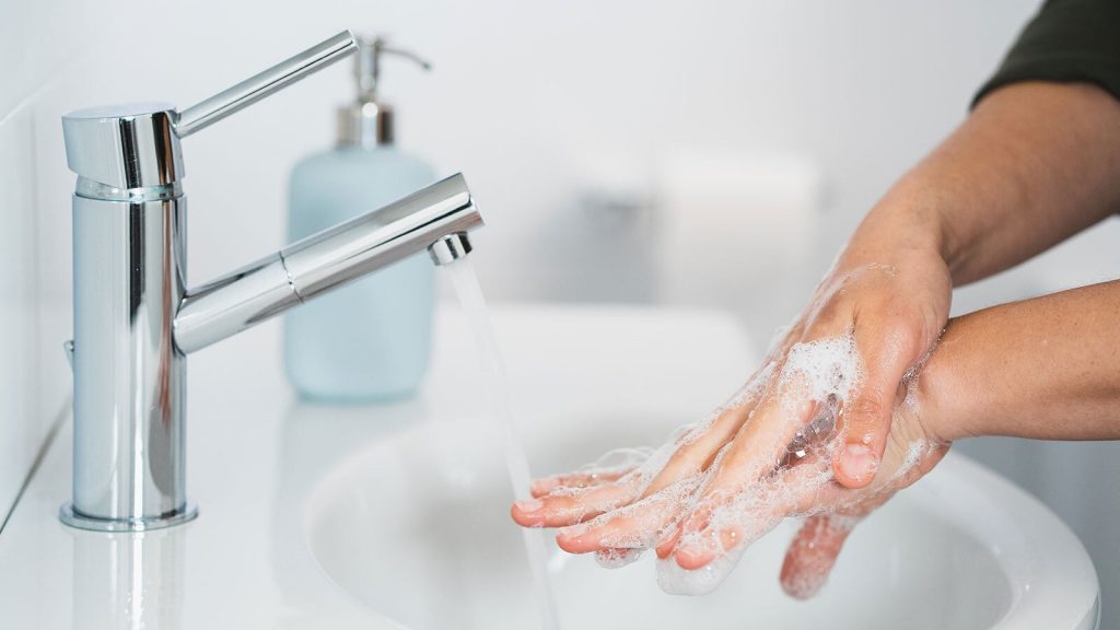 rửa tay thường xuyên
