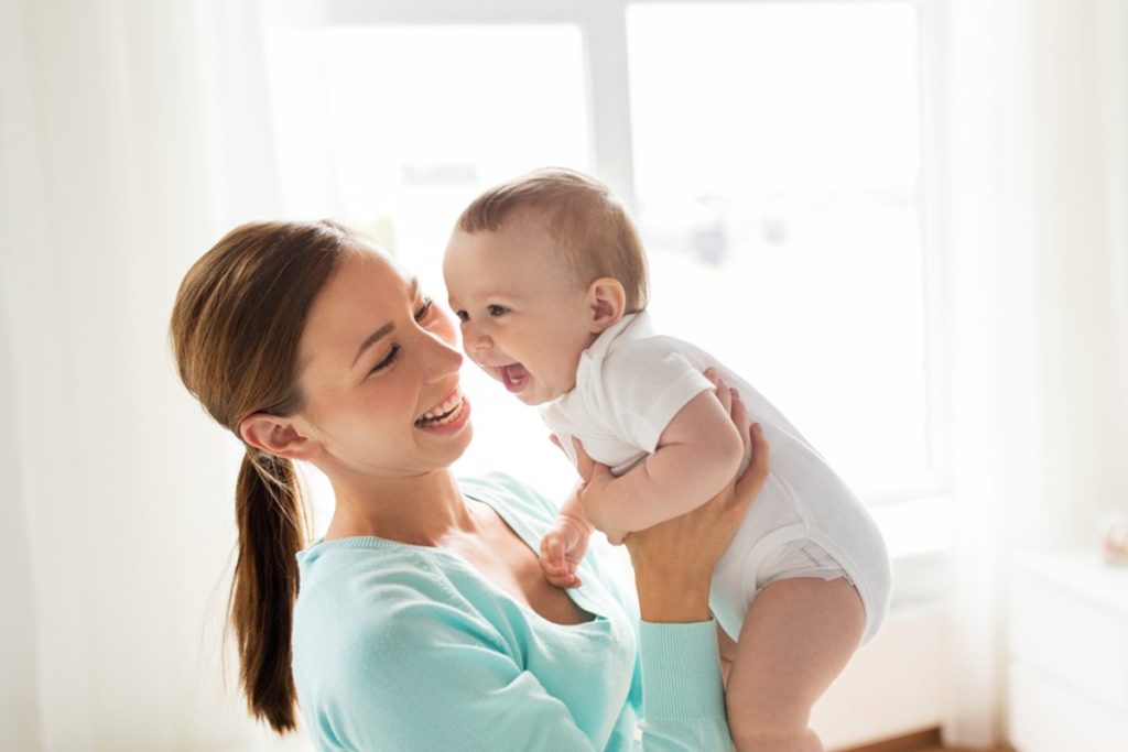 Cho bé uống sữa tăng cân để phát triển tốt hơn