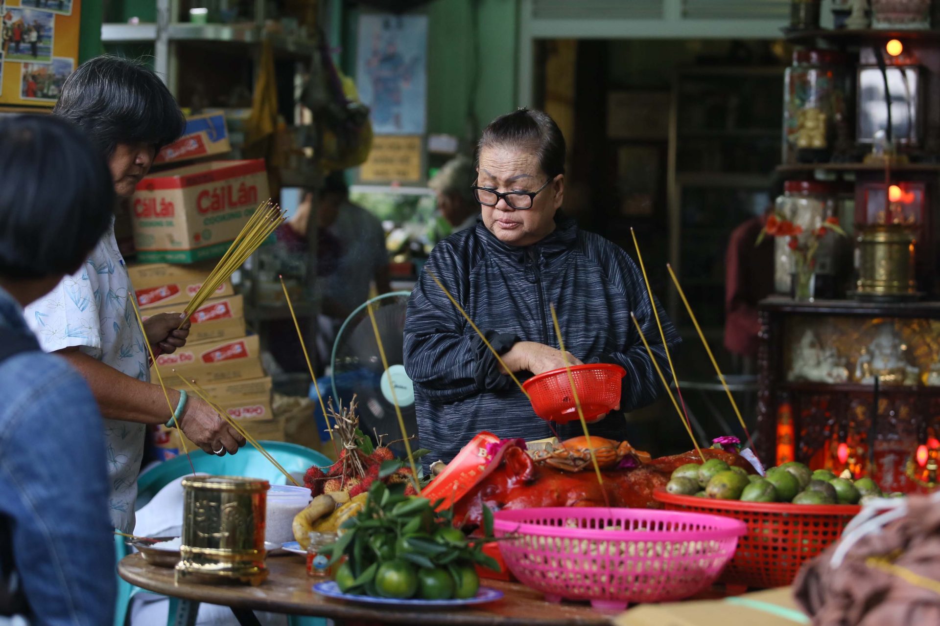 Cúng cô hồn tại nhà hàng tháng: Văn khấn, cách cúng chuẩn| TIKI