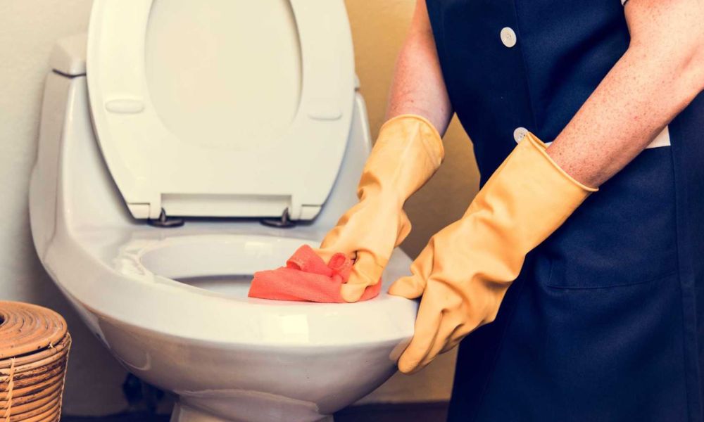 Thông tắc cống bằng nước sôi kết hợp nước rửa chén