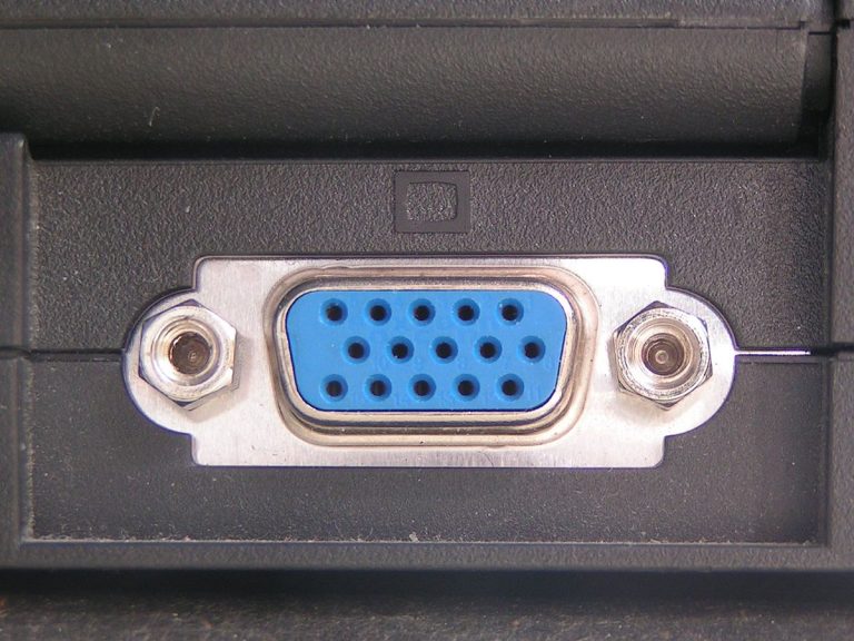 VGA là gì? Sự khác biệt giữa VGA và HDMI