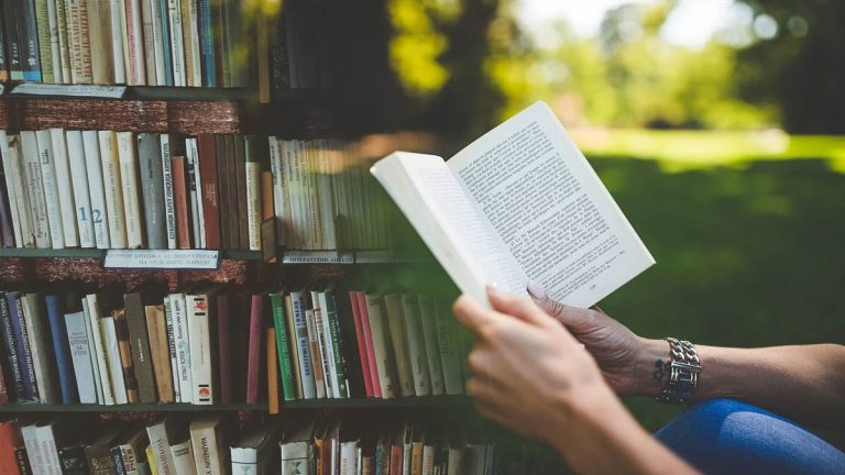 TOP 10+ tiểu thuyết hay nhất mọi thời đại nên đọc 1 lần trong đời