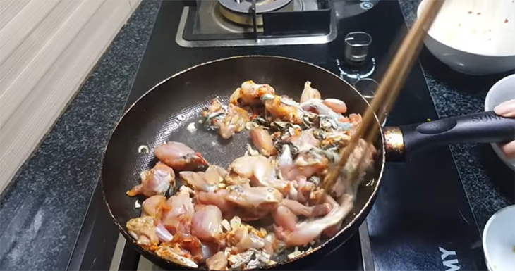 xào thịt ếch nấu lấu ếch măng cay
