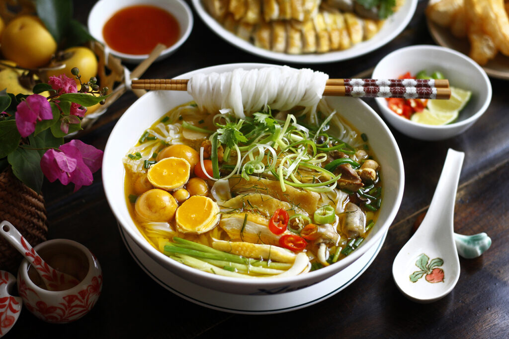 Phở gà nhiều calo hơn phở bò