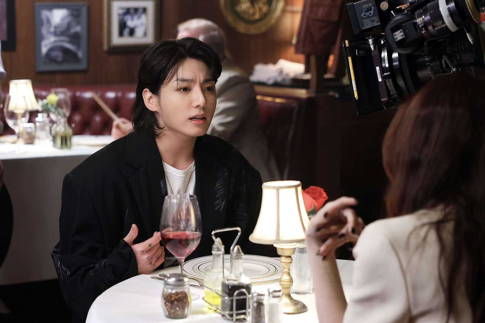thời trang trong mv seven của jungkook