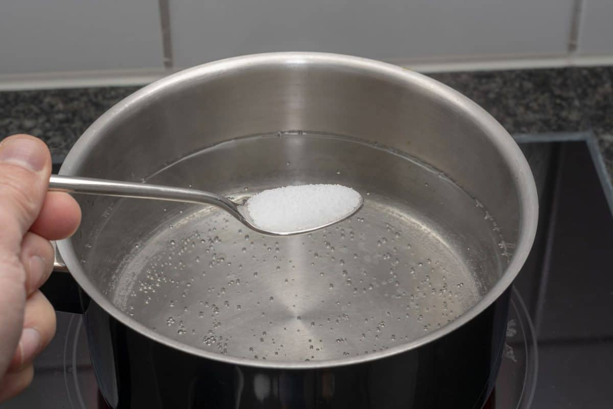 Nấu nước muối bột dưa cải củ