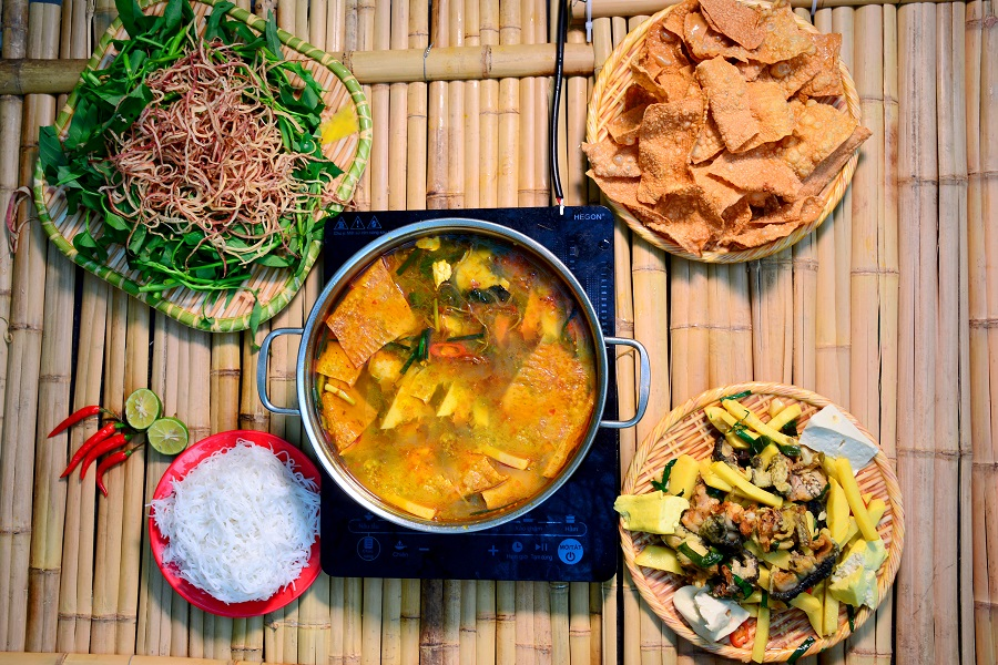 Lẩu ếch măng cay ăn kèm với rau gì?
