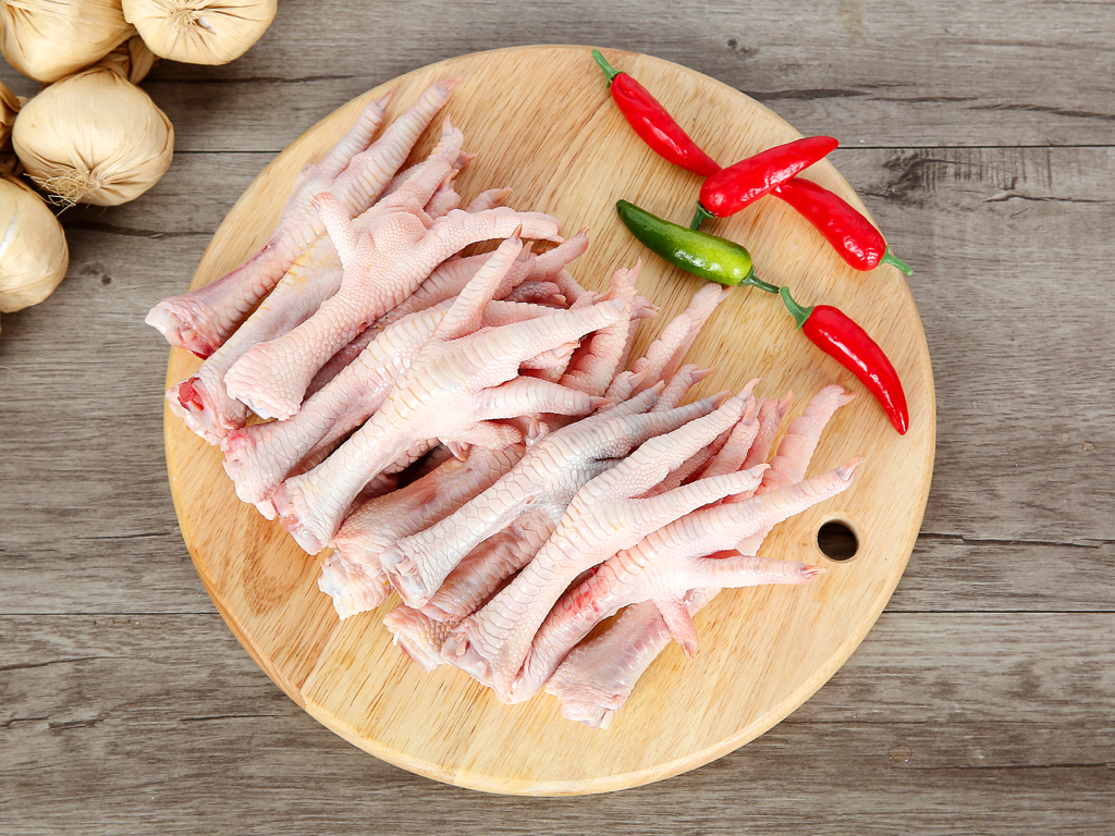 100g chân gà cung cấp khoảng 215 calo