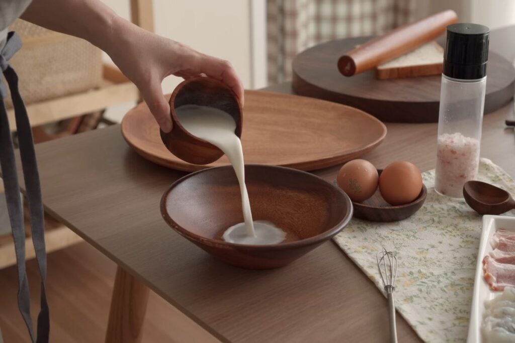 Chuẩn bị trứng và sữa
