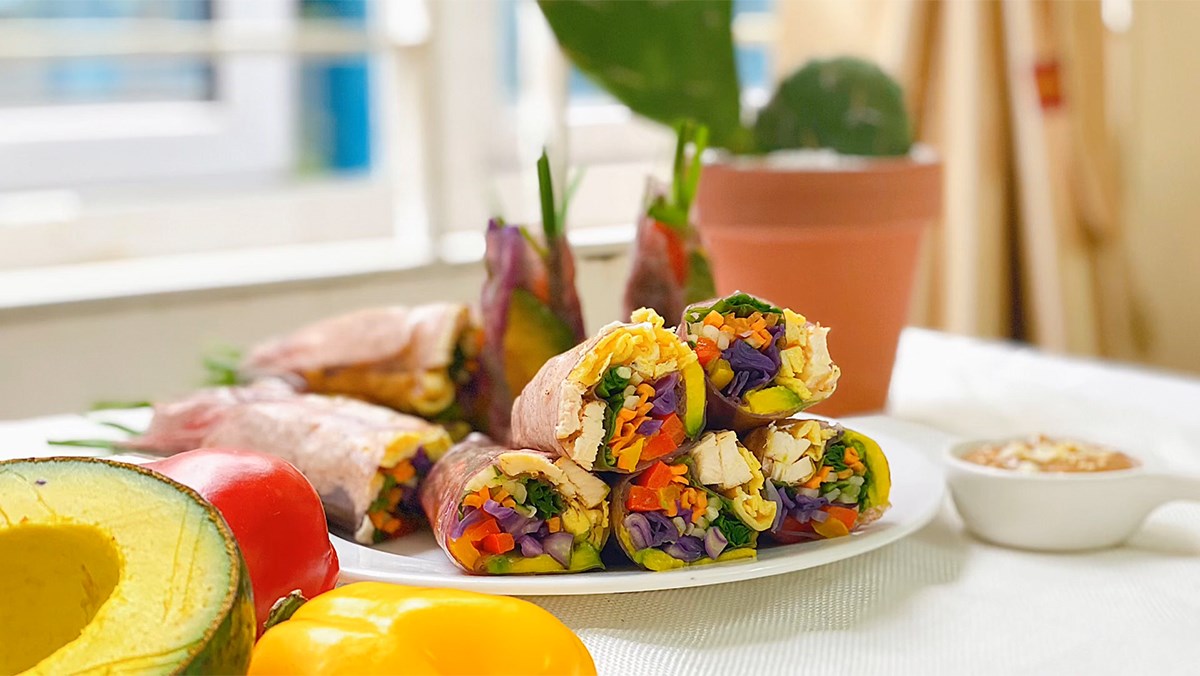 Bánh tráng gạo lức cuốn ức gà - Món ngon từ ức gà eat clean