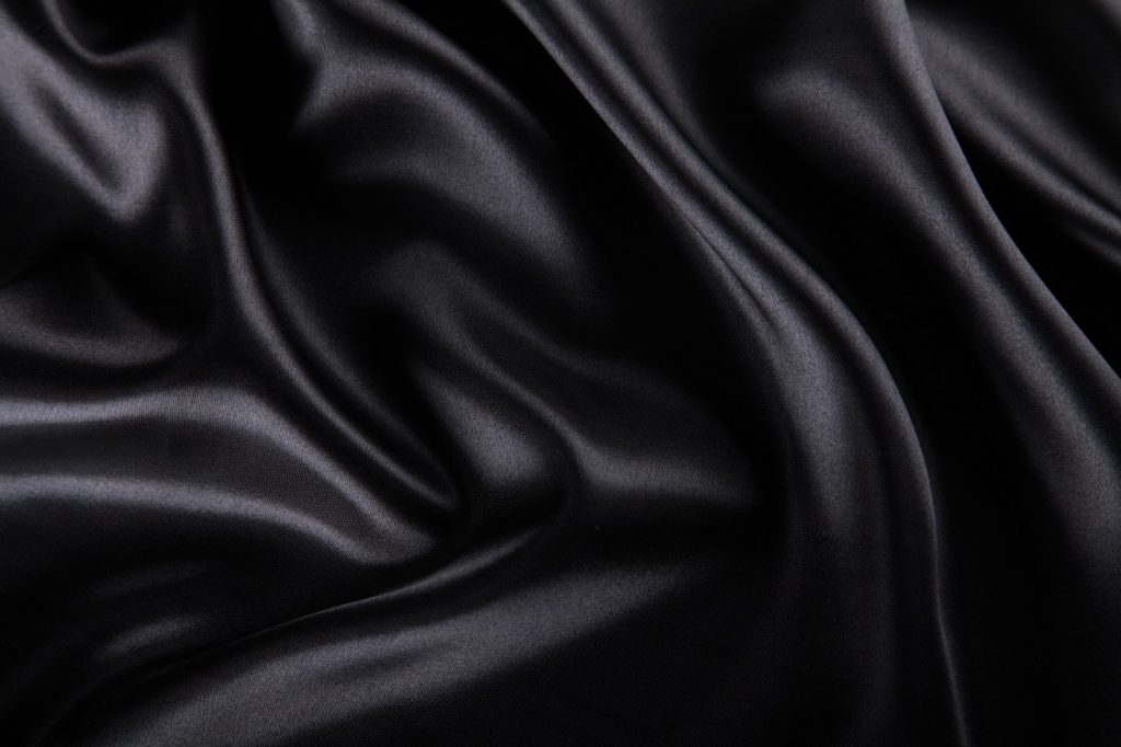 Màu đen tên tiếng anh là Black
