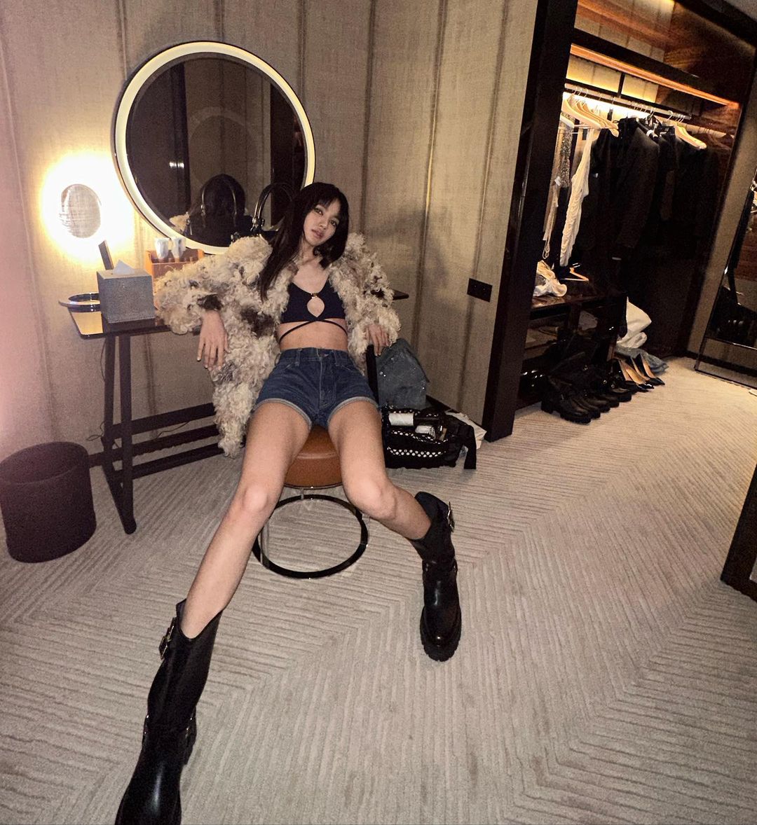 thời trang riêng đậm chất Lisa