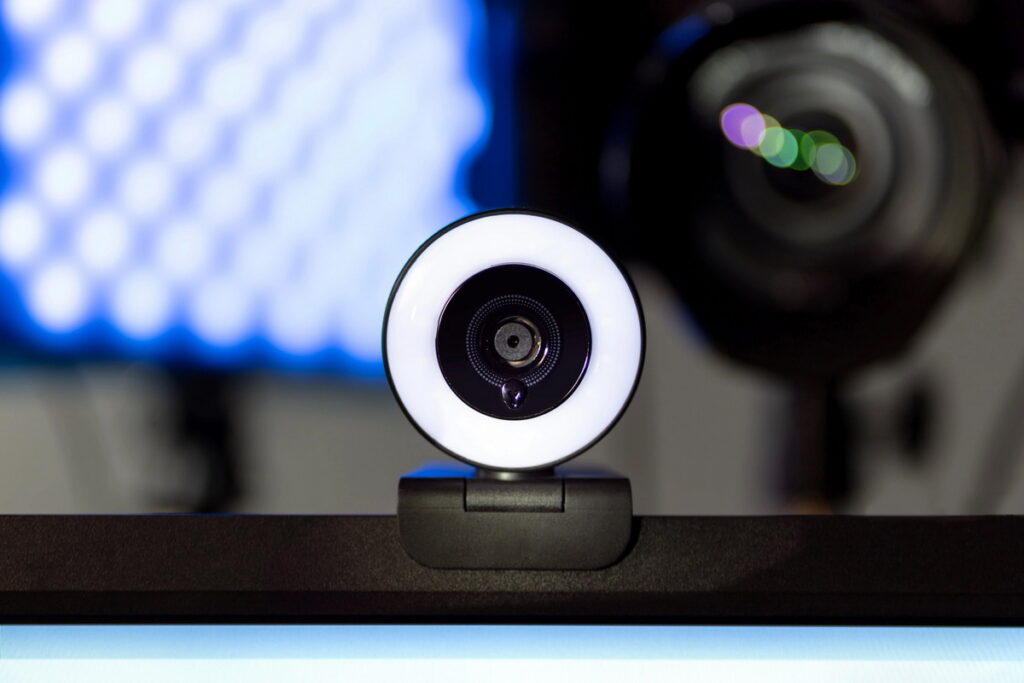 Webcam có thể tích hợp hoặc lắp thêm