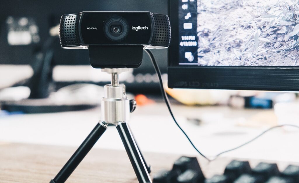 Webcam Logitech có dây cáp kết nối