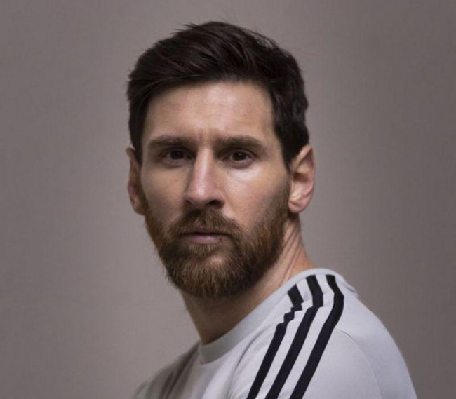 Mái tóc bóng mượt của Messi