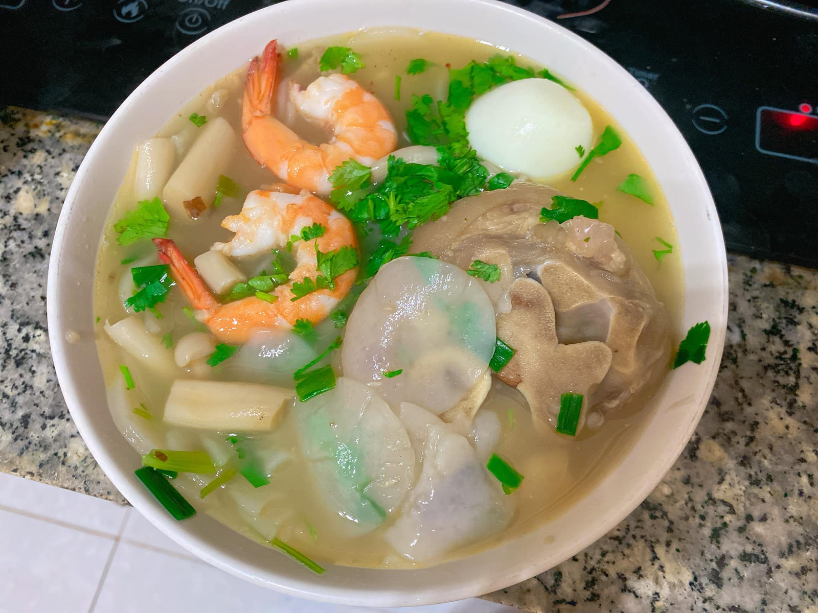 Thưởng thức món bánh phồng tôm nấu tôm