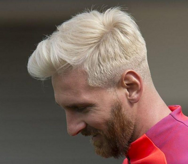 Kiểu tóc của Messi nhuộm màu bạch kim cuốn hút