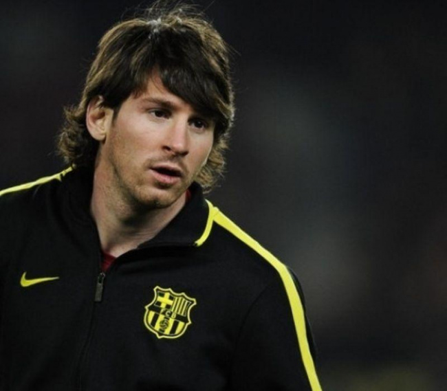 Kiểu tóc của Messi - Tóc uốn xoăn chân tóc