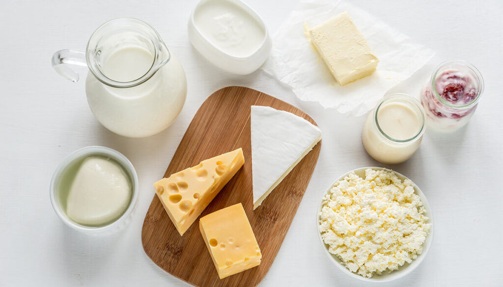 Bác sĩ dinh dưỡng khuyến cáo chế độ ăn uống nên có đủ sữa và những thực phẩm từ sữa được 