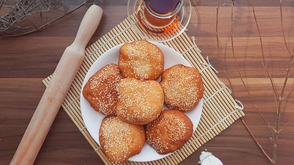 Bánh tiêu (bánh hồ tiêu) là một loại bánh có nguồn gốc Trung Quốc