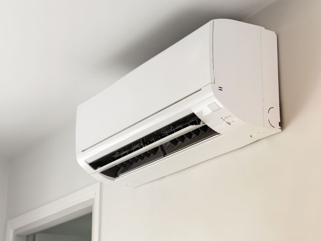 Tránh lắp máy lạnh ở nơi có ánh nắng mặt trời