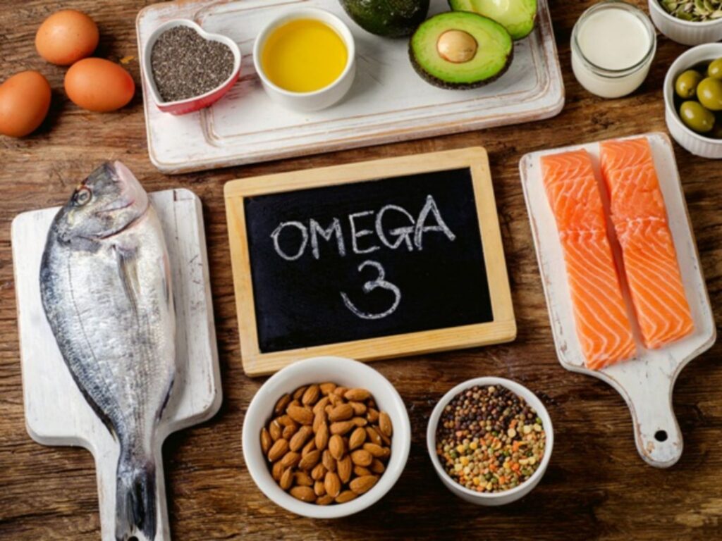 Omega-3 là loại axit béo thường có trong hải sản, các loại đậu, rau củ quả… 