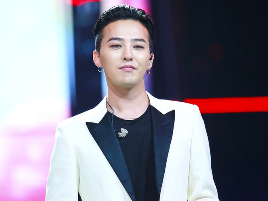 Kiểu tóc G-Dragon trưởng thành - Kiểu tóc vuốt ngược 