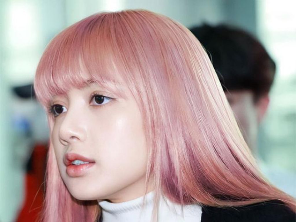 Nữ mệnh Hỏa nhuộm tóc màu hồng