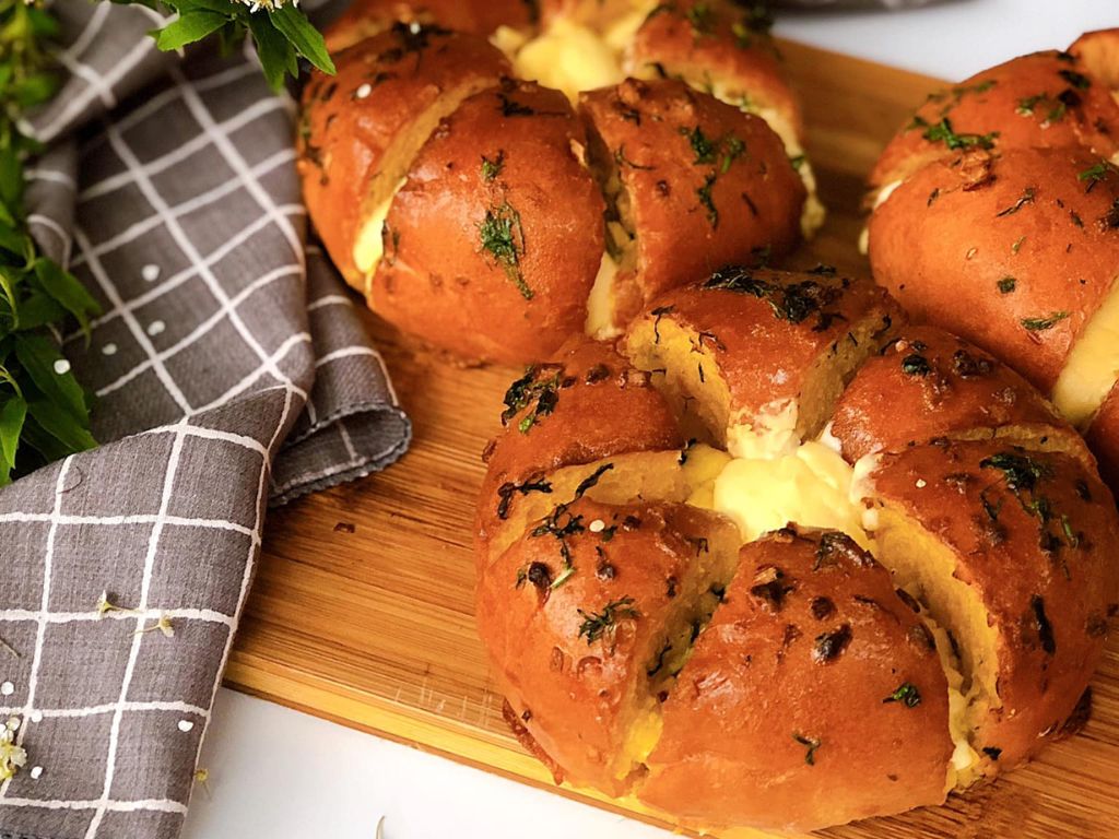Bánh mì cháy bơ tỏi thơm ngon, béo ngậy