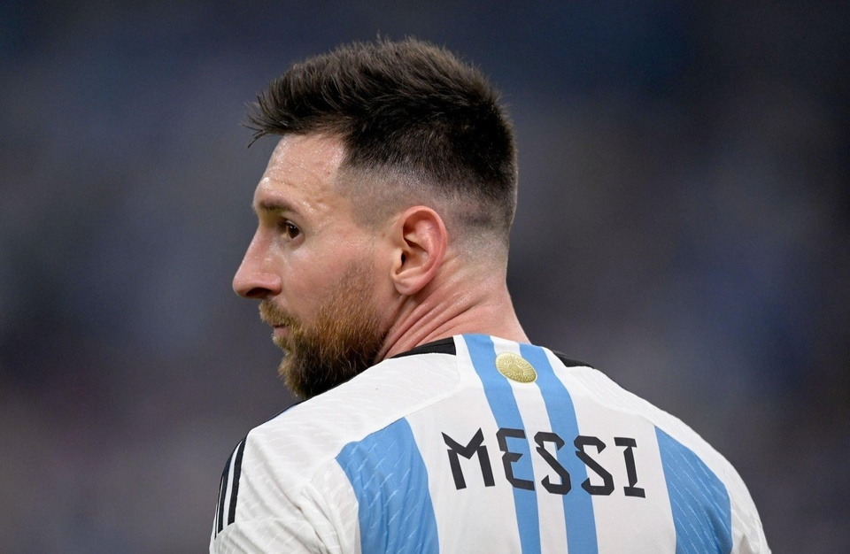 Kiểu tóc làm nên thương hiệu của Lionel Messi: Undercut vuốt ngược