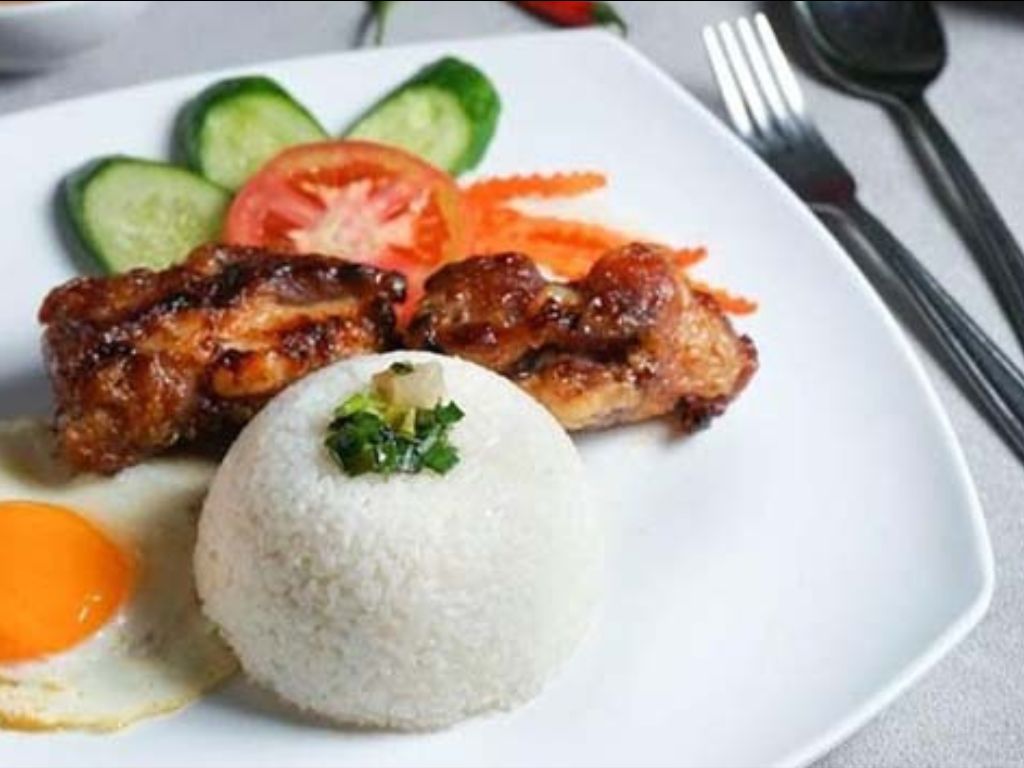 Cơm tấm chuẩn vị tại quán Ba Cường