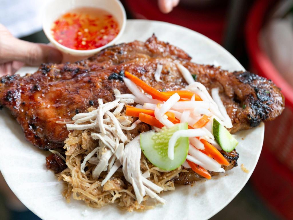 Cơm tấm sườn tại Ba Ghiền