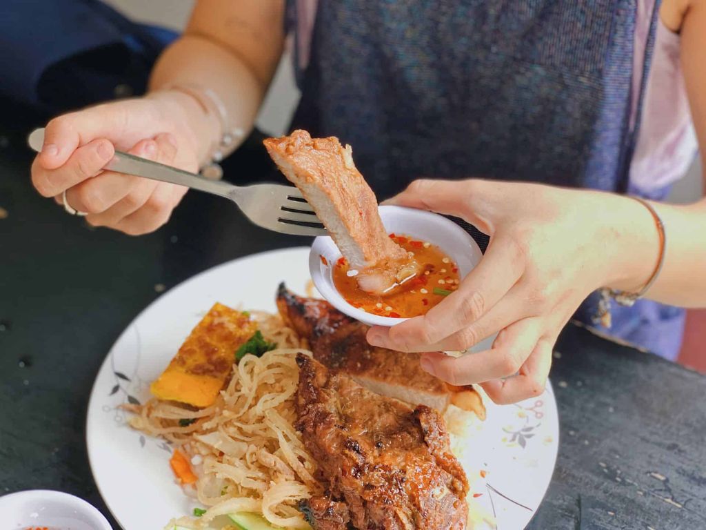 Cơm tấm chuẩn vị Sài thành tại quán Minh Long