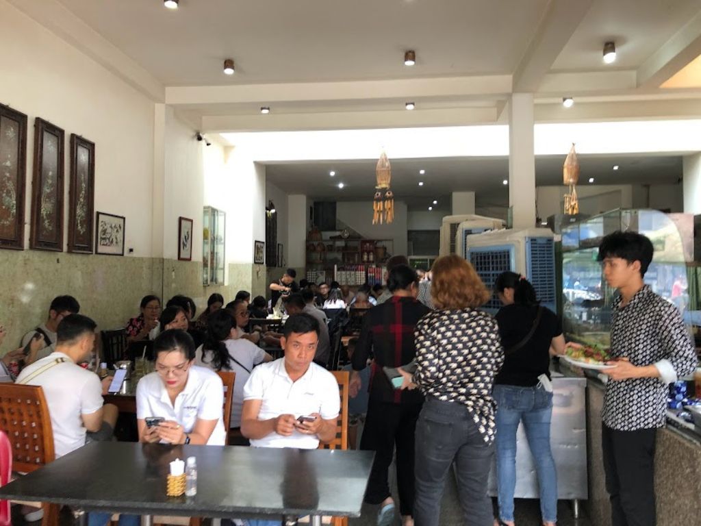 Cơm Tấm Nguyễn Văn Cừ - Quán cơm tấm đắt nhất ở Sài Gòn
