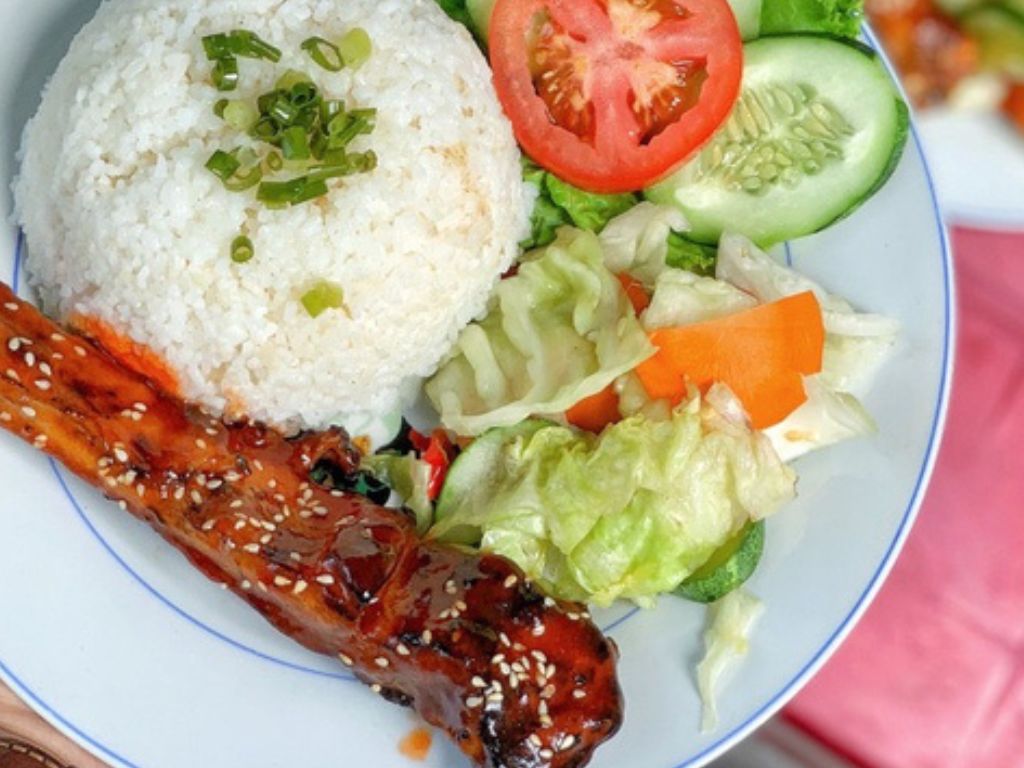 Dĩa cơm tấm sườn hấp dẫn, đậm đà hương vị