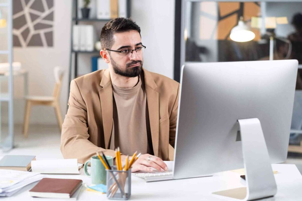 Nam tuổi Dần có vẻ bề ngoài điềm tĩnh, cá tính, mạnh mẽ