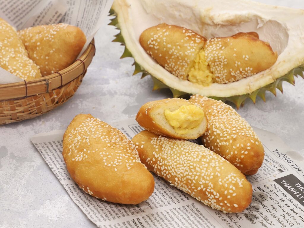 1 chiếc bánh tiêu sầu riêng chứa 420 calo