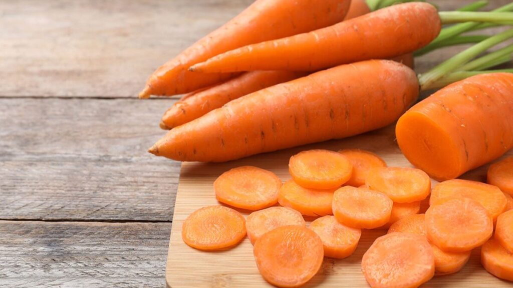 Vitamin A và Lutein được tìm thấy nhiều trong củ cà rốt 