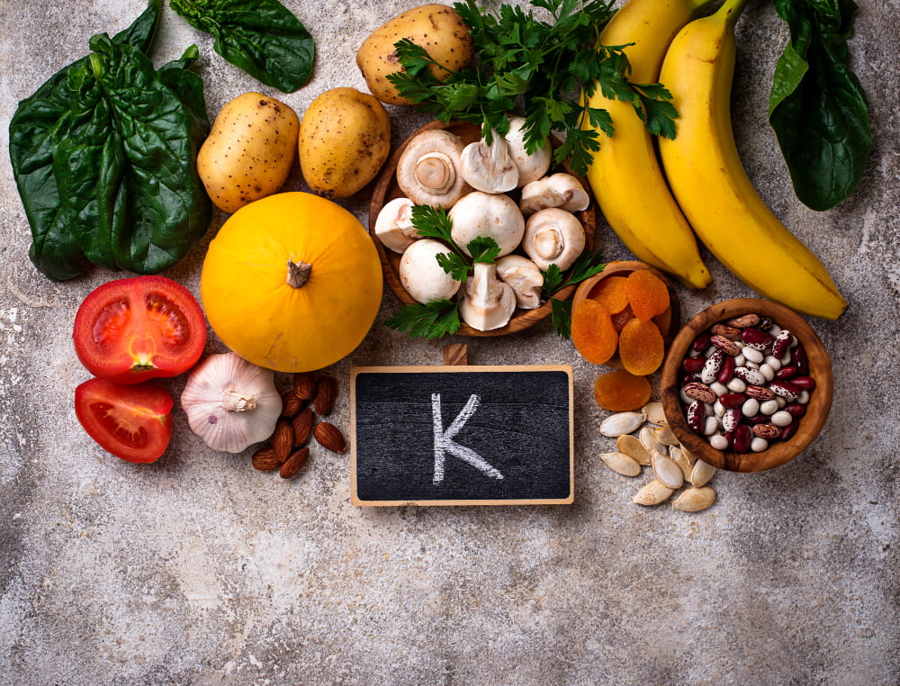 Vitamin K chiếm từ 75 - 90% tổng lượng vitamin cần thiết cho cơ thể