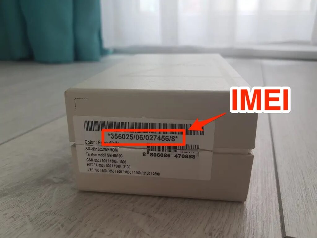 Vỏ hộp sẽ in đủ các thông tin liên quan đến điện thoại, bao gồm số IMEI
