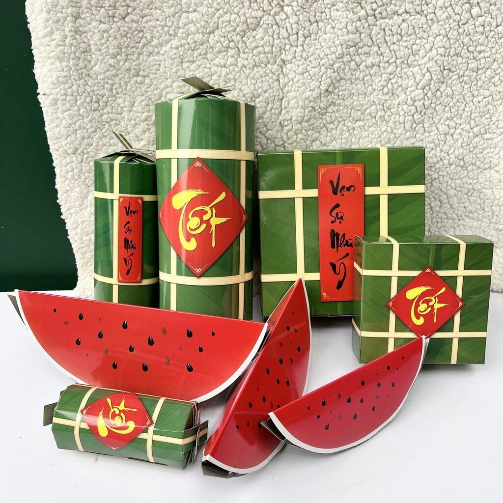 Tang trí Tết với bánh chưng, bánh tét bằng giấy