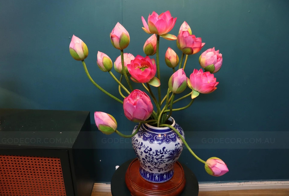 Cắm hoa sen dạng độ ngã